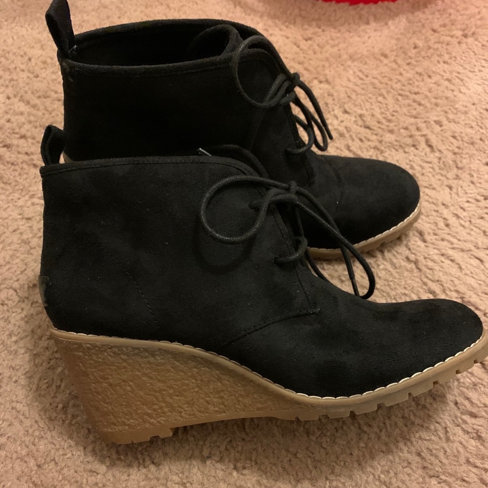Bass wedge boots